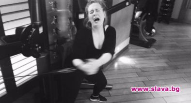 Адел се поти във фитнеса
