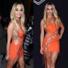 Рита Ора без бельо под котюр рокля на Versace