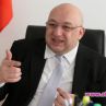 Милион за Боби, 105 бона за Стъки от държавата