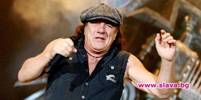 Вокалистът на AC/DC оглушава
