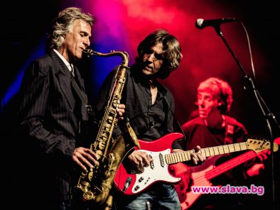 Броени дни до Тhe Dire Straits Experience