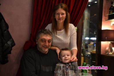Дъщерята на Трифон: Любовницата на татко открадна купите и медалите му!