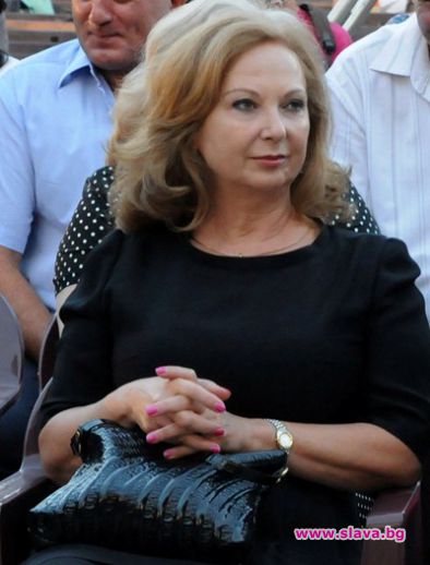 Антонина Стоянова опъна бръчки заради млад любовник