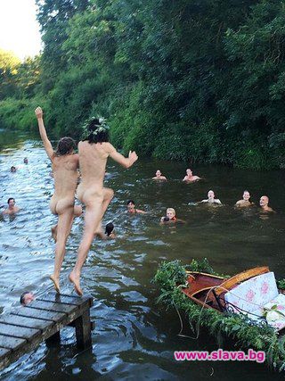 Синът на китариста на Pink Floyd се ожени гол