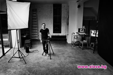 Брайън Адамс открива фотографска изложба в София