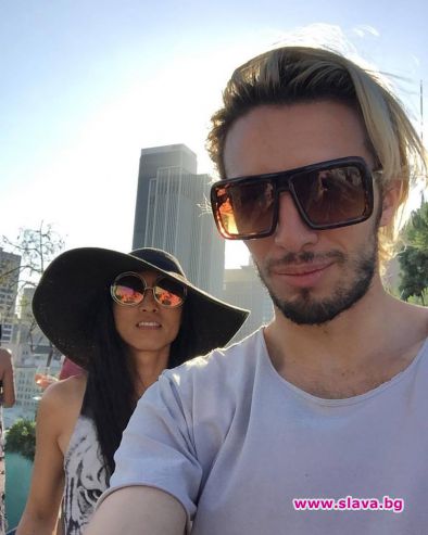 Алек Сандър спи с травестит