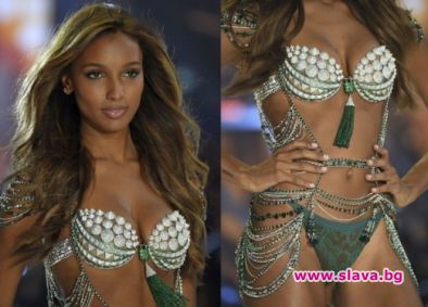 Фенове не харесаха диамантения сутиен на Victoria's Secret