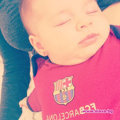 Мика проби ушите на тримесечно бебе