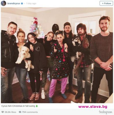 семейна идилия за Майли и Лиам по коледa