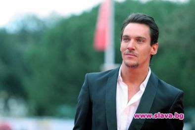 Джонатан Рис Майърс кръсти сина си вълк 