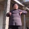 кунг-фу баба държи в страх цяло село