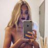Ангел на Victoria's Secret се пусна гола в нета