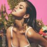 Селена Гомес със секси фотосесия за Vogue 