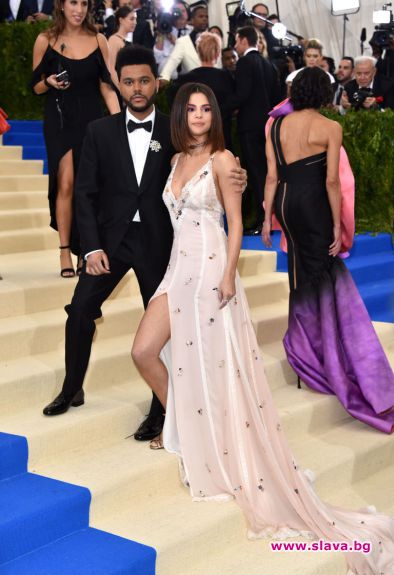 Майката на Селена харесва The Weeknd