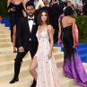 Майката на Селена харесва The Weeknd