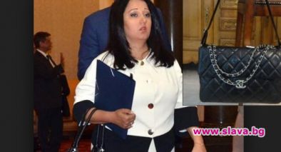 Не 2, а 9 скъпарски чанти разхожда Лиляна Павлова