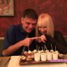 Васко Василев глези Лили с пастички 