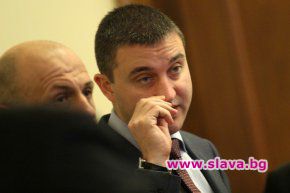 DJ политика: много шум за нищо