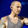 Linkin Park почитат Честър Бенингтън с фенове