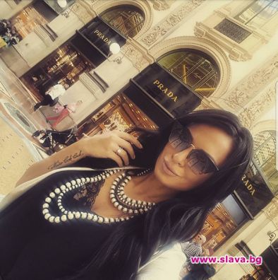 Репортерката на Папараци показа годежен пръстен в Милано