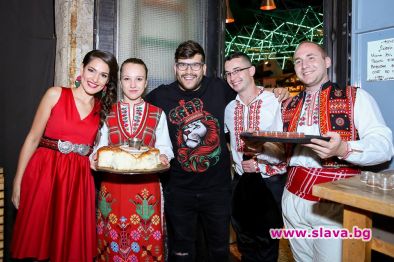 Куп знаменитости уважиха-премиерата на Веси Бонева