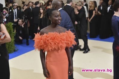 Към какво е пристрастена Лупита Нионго