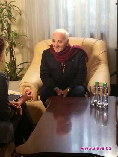 Шарл Азнавур пристигна в София