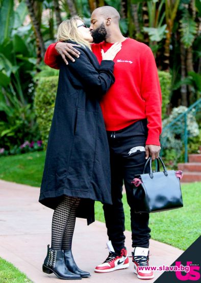 Лора Дърн заби баскетболна звезда