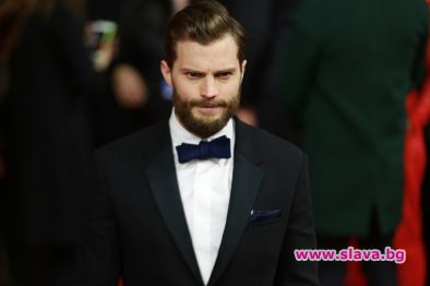 Джейми Дорнан пее в 50 нюанса освободени