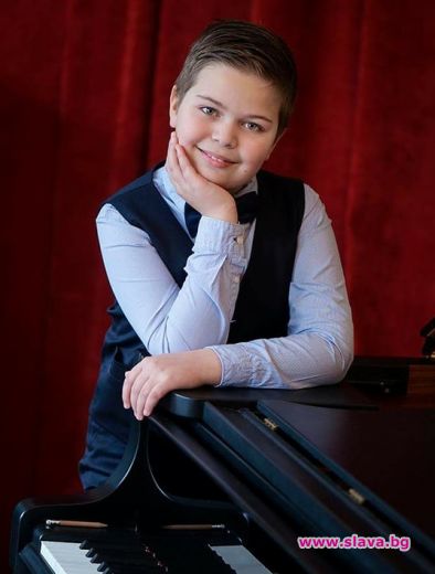 Малкият Моцарт в Балната зала на Двореца