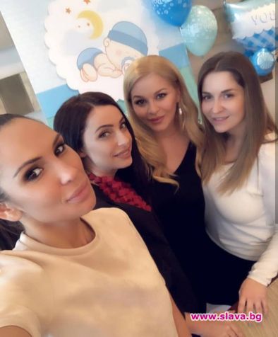 Деси Слава кани колежка за орисница