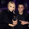 Деси Слава в страхотна форма два месеца след раждането