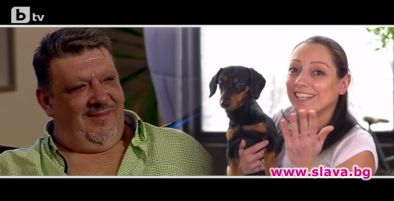 Август Попов показва половинката си