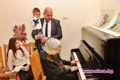 Зарадваха ветераните на културата и изкуствата по случай Деня на театъра
