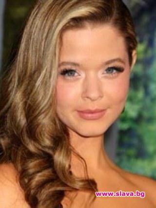 Саша Питърс се омъжи в старинен замък