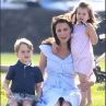 Кралска разходка: Кейт с Джордж и Шарлот