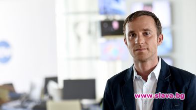 Мъж сменя Деси във времето на Нова