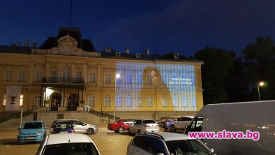 Соня Йончева оживява на фасадата на Етнографския музей
