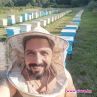 Стефан на Гала стана пчелар 