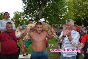 Еврошампион по сумо победи на народни борби