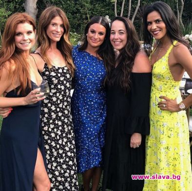 Леа Мишел облече щастието си в синя рокля