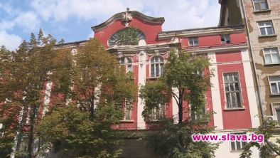 Най-старото българско кино: днес изоставено, утре – превърнато в магазини