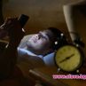 Телефоните и лаптопите ни ослепяват със синя светлина