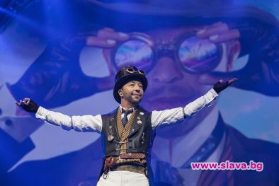 Две сцени за DJ Bobo в София