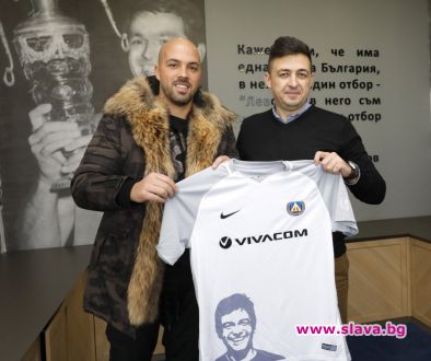 Ники М. с палто за 10 бона