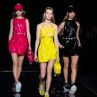 Versace pre-fall 2019: Цветовете сигурно са полудели