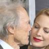 И на 88 години Клинт Истууд още кара ски 