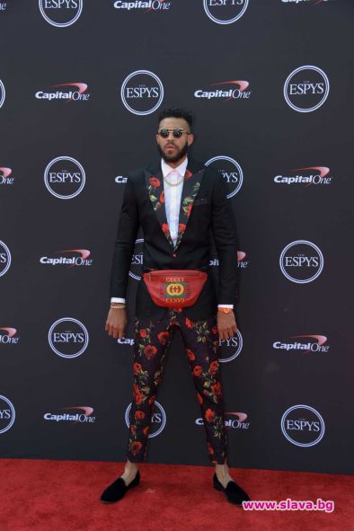 Чантичката за през кръста отново е хит