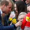 Принц Уилям прави прически на дъщеря си
