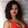 Селена Гомес създаде линия бански със специална причина
